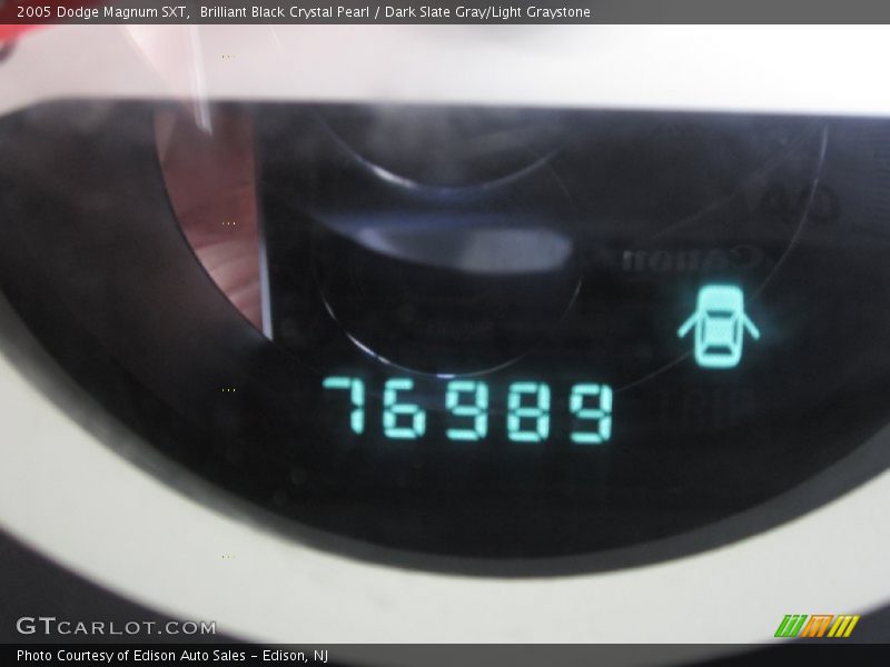 Brilliant Black Crystal Pearl / Dark Slate Gray/Light Graystone 2005 Dodge Magnum SXT