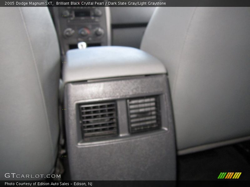 Brilliant Black Crystal Pearl / Dark Slate Gray/Light Graystone 2005 Dodge Magnum SXT