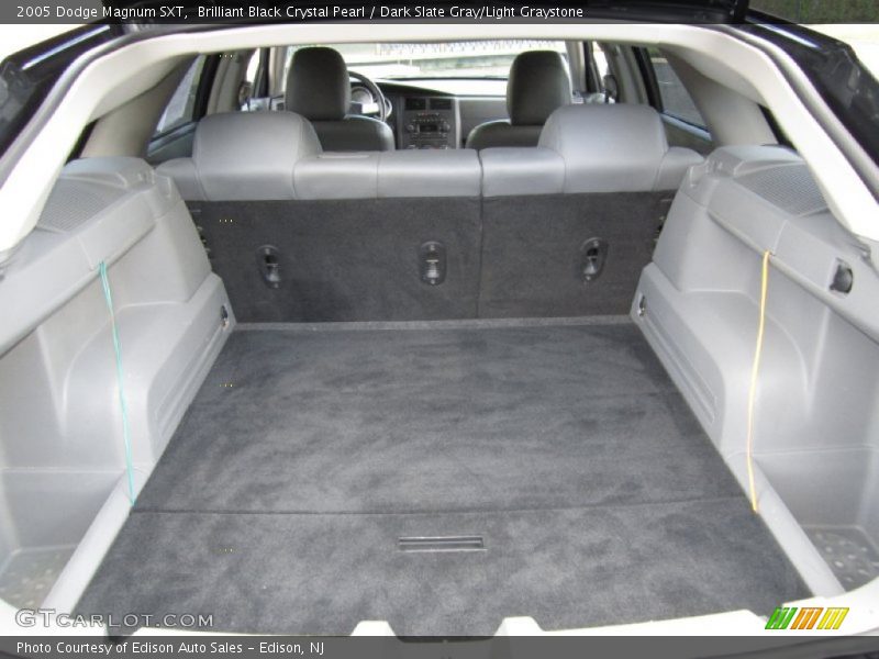 Brilliant Black Crystal Pearl / Dark Slate Gray/Light Graystone 2005 Dodge Magnum SXT