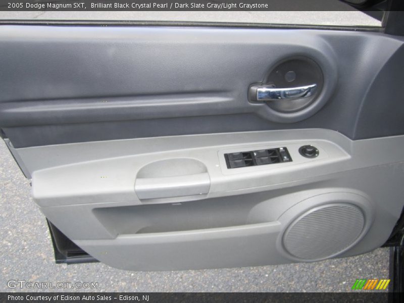 Brilliant Black Crystal Pearl / Dark Slate Gray/Light Graystone 2005 Dodge Magnum SXT