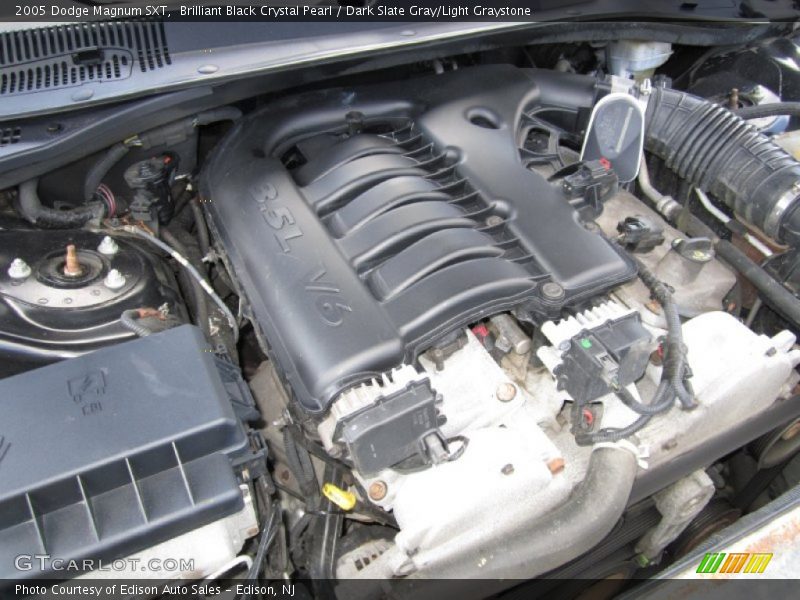 Brilliant Black Crystal Pearl / Dark Slate Gray/Light Graystone 2005 Dodge Magnum SXT