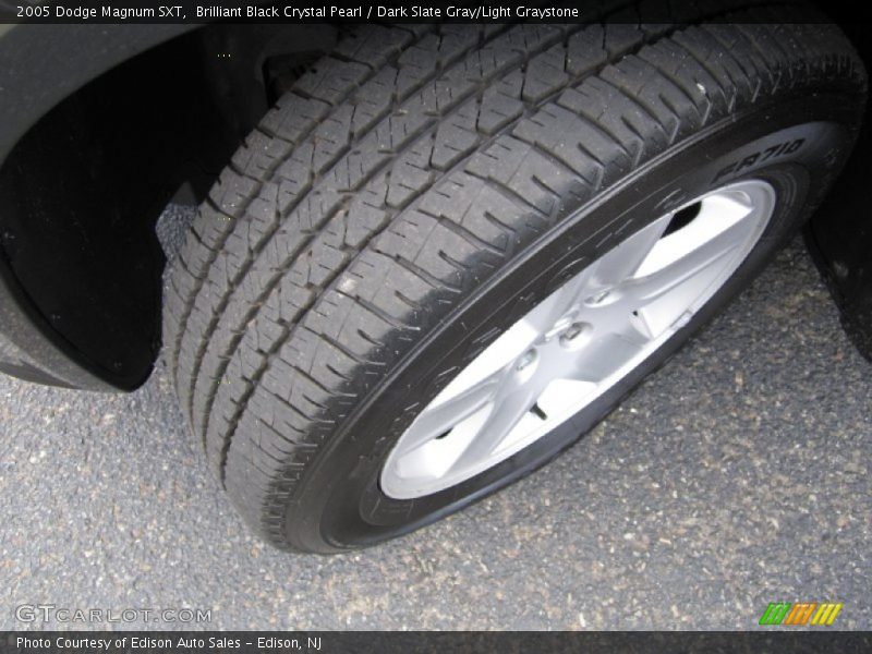 Brilliant Black Crystal Pearl / Dark Slate Gray/Light Graystone 2005 Dodge Magnum SXT