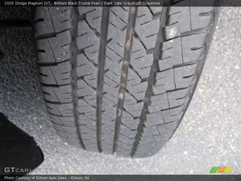 Brilliant Black Crystal Pearl / Dark Slate Gray/Light Graystone 2005 Dodge Magnum SXT