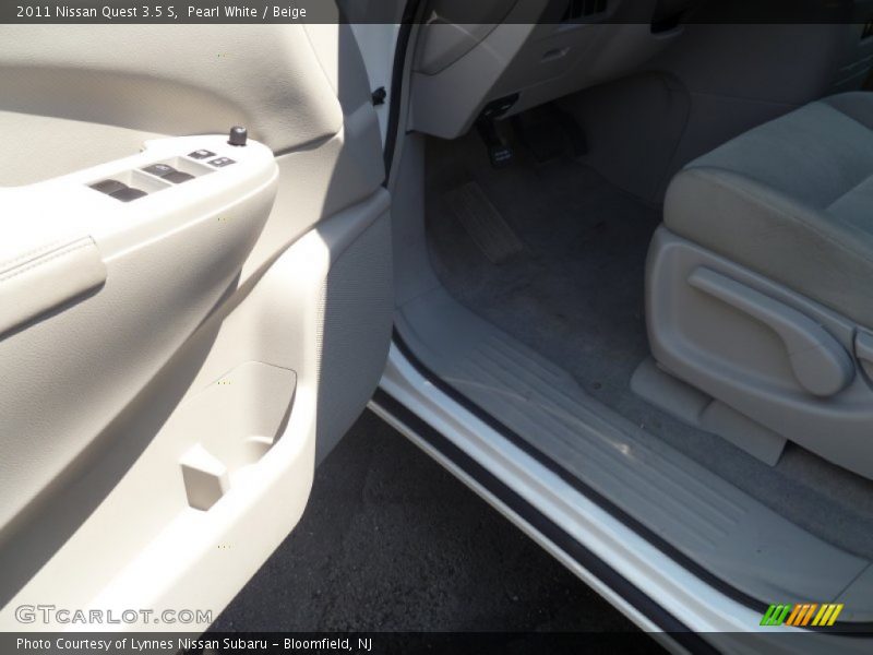 Pearl White / Beige 2011 Nissan Quest 3.5 S