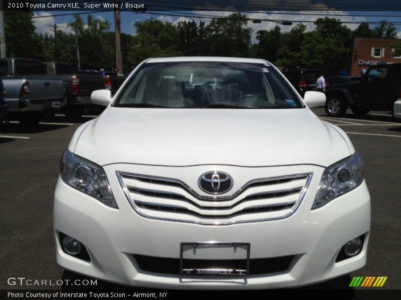 Super White / Bisque 2010 Toyota Camry XLE