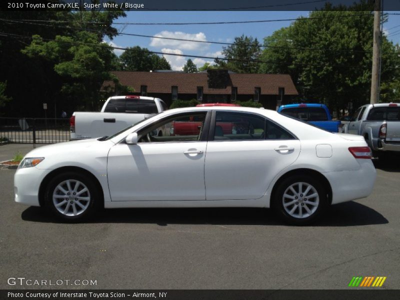 Super White / Bisque 2010 Toyota Camry XLE