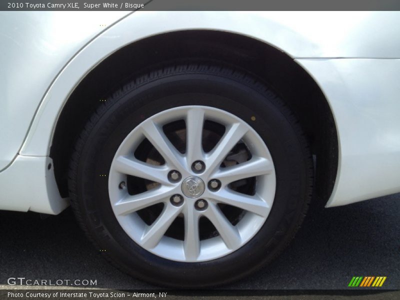 Super White / Bisque 2010 Toyota Camry XLE