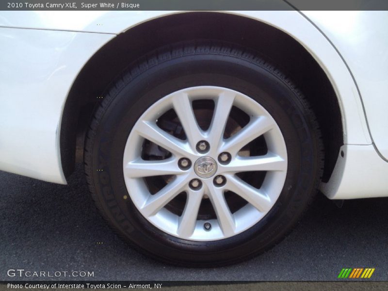 Super White / Bisque 2010 Toyota Camry XLE