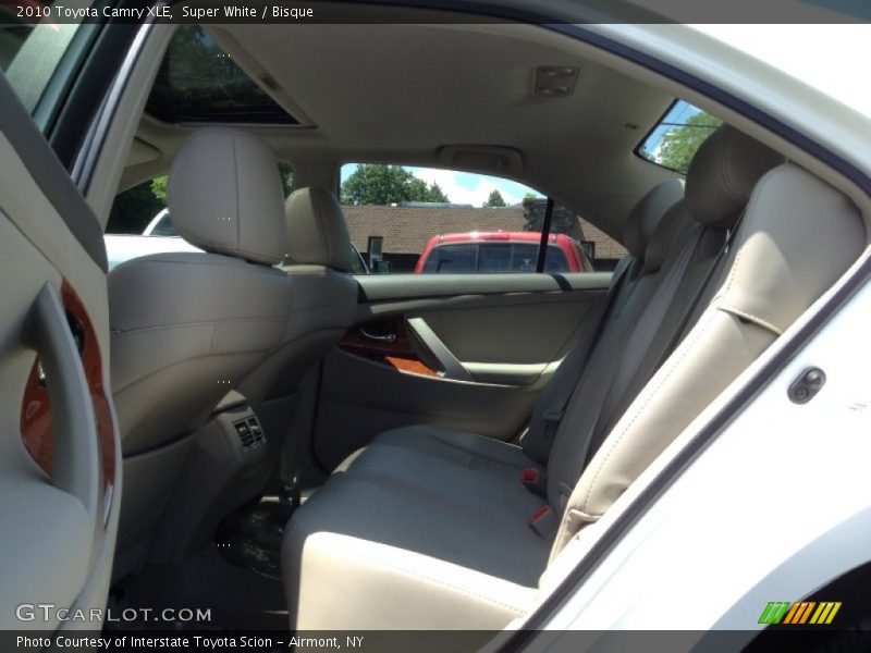 Super White / Bisque 2010 Toyota Camry XLE