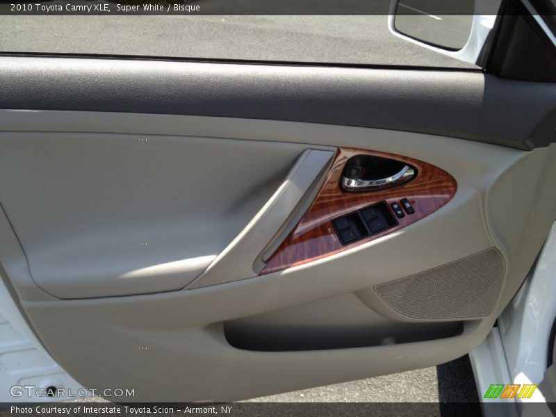 Super White / Bisque 2010 Toyota Camry XLE