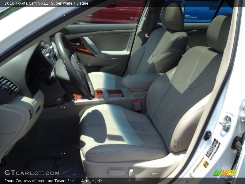Super White / Bisque 2010 Toyota Camry XLE