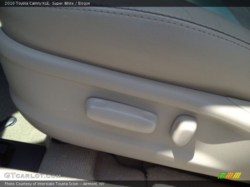 Super White / Bisque 2010 Toyota Camry XLE