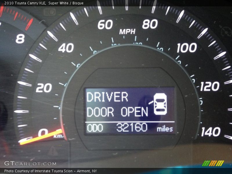 Super White / Bisque 2010 Toyota Camry XLE