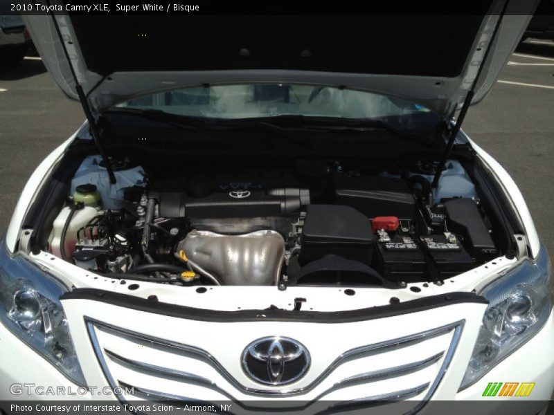 Super White / Bisque 2010 Toyota Camry XLE