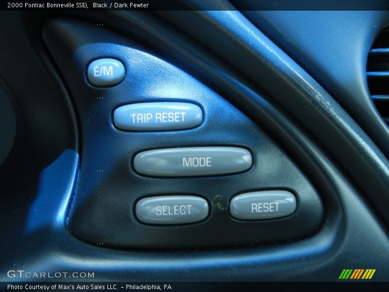 Black / Dark Pewter 2000 Pontiac Bonneville SSEi
