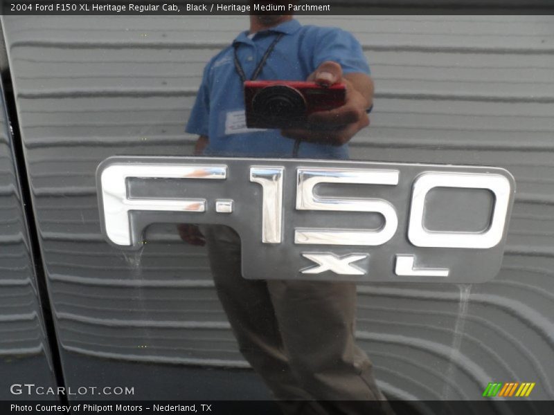 Black / Heritage Medium Parchment 2004 Ford F150 XL Heritage Regular Cab