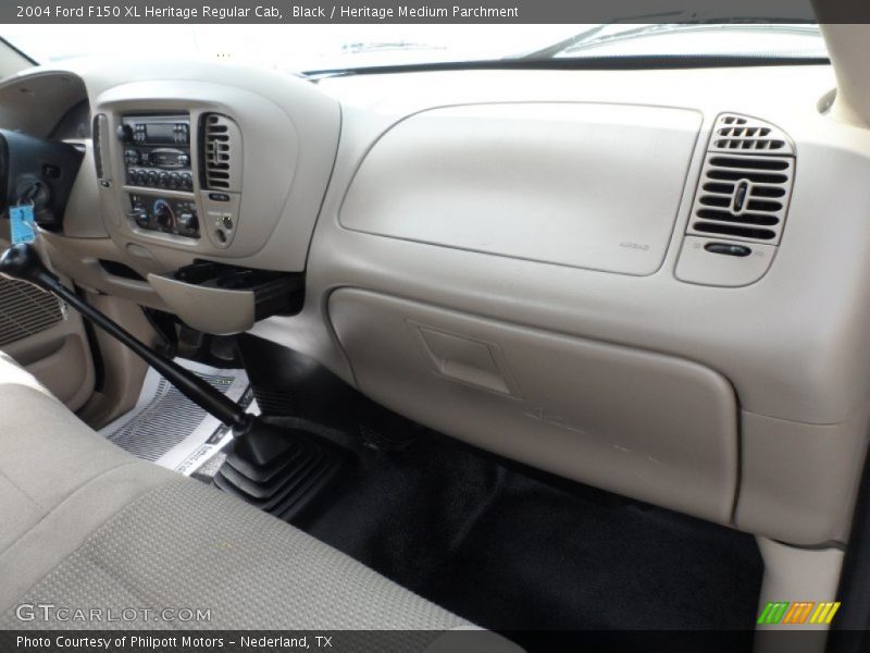 Black / Heritage Medium Parchment 2004 Ford F150 XL Heritage Regular Cab