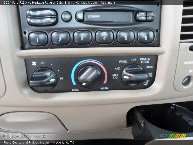 Black / Heritage Medium Parchment 2004 Ford F150 XL Heritage Regular Cab