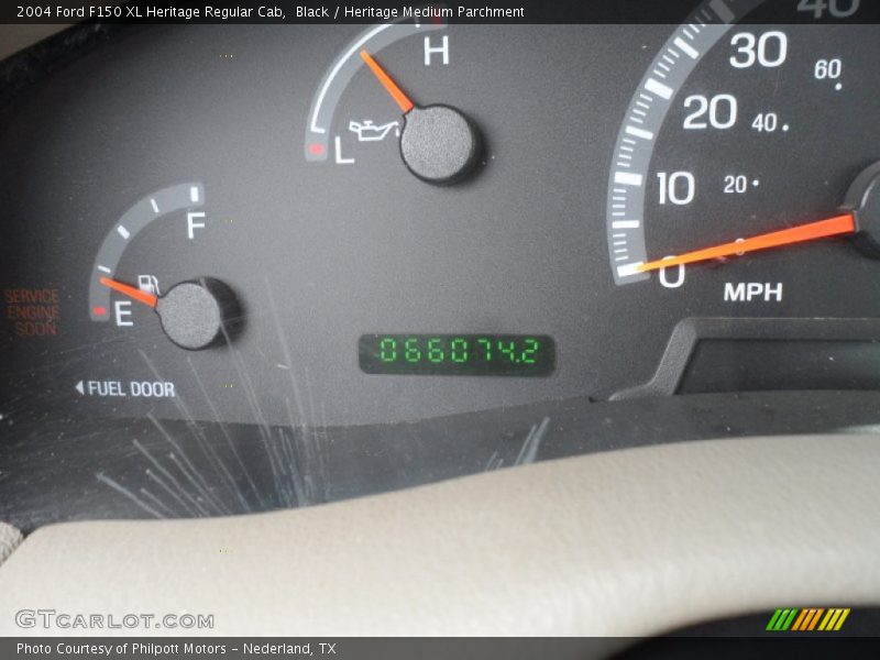 Black / Heritage Medium Parchment 2004 Ford F150 XL Heritage Regular Cab