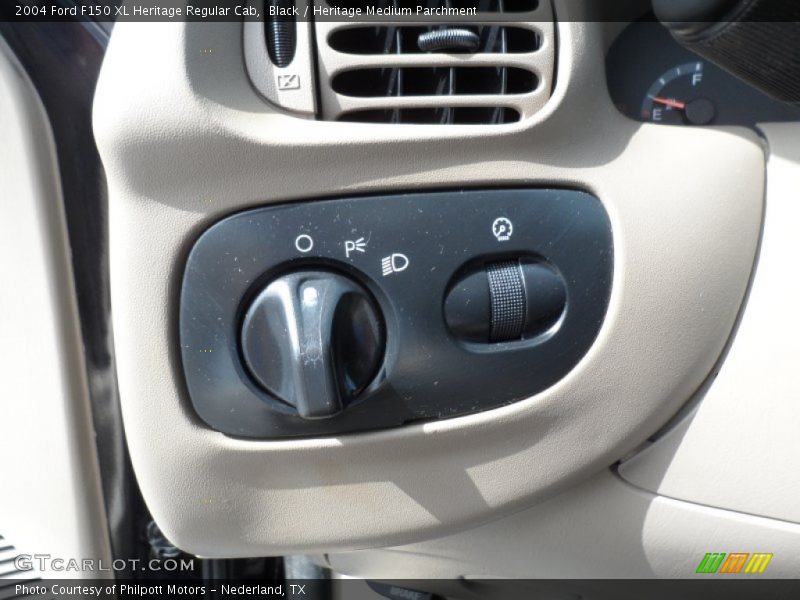 Black / Heritage Medium Parchment 2004 Ford F150 XL Heritage Regular Cab