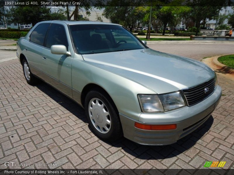 Front 3/4 View of 1997 LS 400