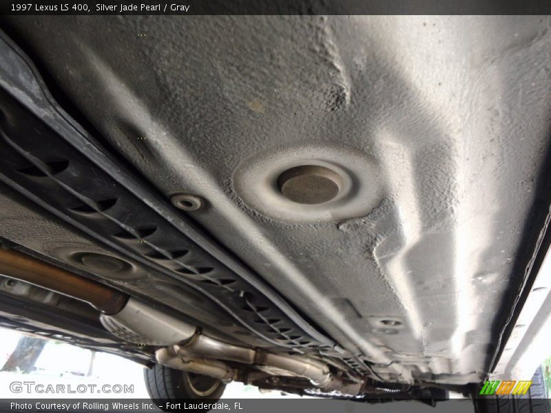 Undercarriage of 1997 LS 400