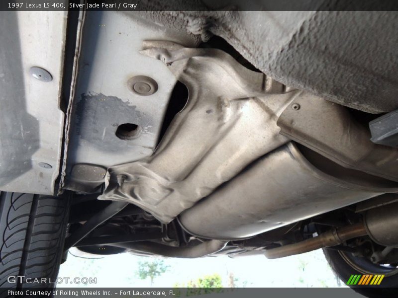 Undercarriage of 1997 LS 400