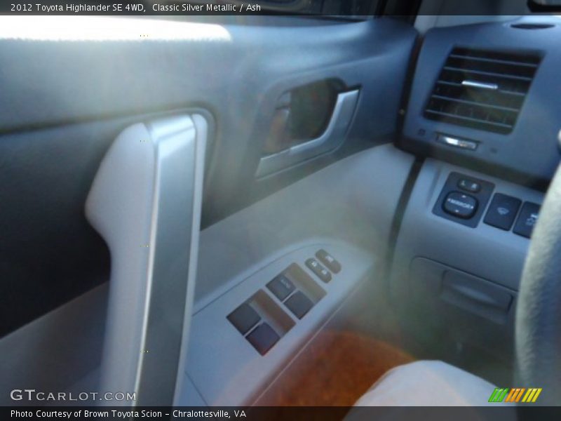 Classic Silver Metallic / Ash 2012 Toyota Highlander SE 4WD