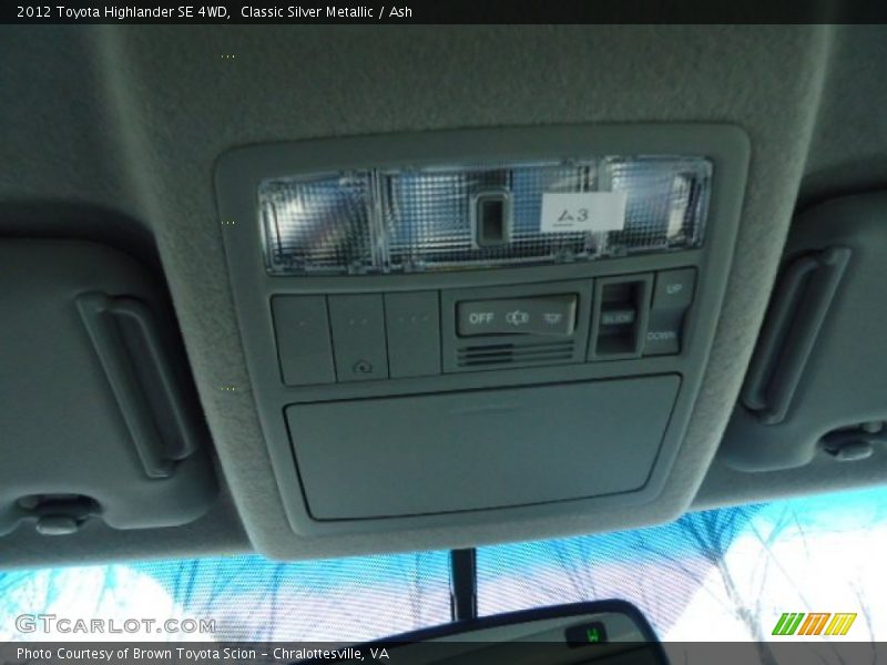 Classic Silver Metallic / Ash 2012 Toyota Highlander SE 4WD