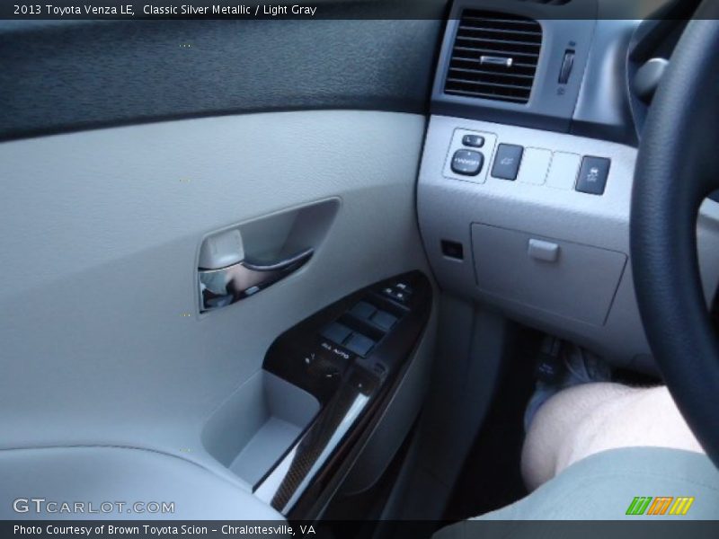 Classic Silver Metallic / Light Gray 2013 Toyota Venza LE