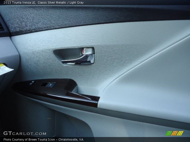 Classic Silver Metallic / Light Gray 2013 Toyota Venza LE