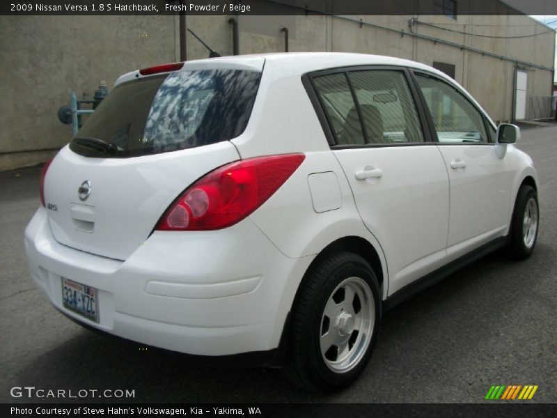Fresh Powder / Beige 2009 Nissan Versa 1.8 S Hatchback