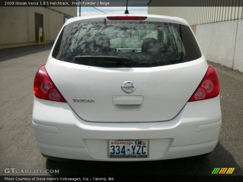 Fresh Powder / Beige 2009 Nissan Versa 1.8 S Hatchback