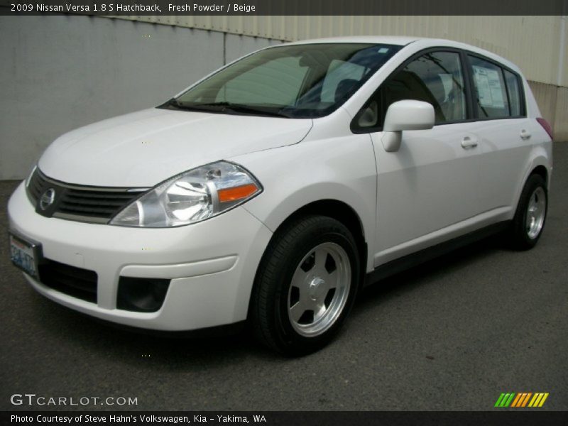 Fresh Powder / Beige 2009 Nissan Versa 1.8 S Hatchback