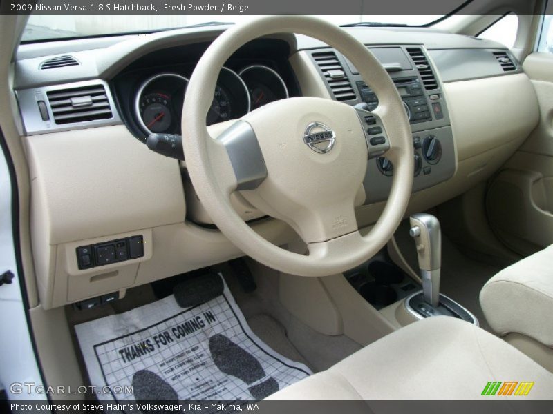 Fresh Powder / Beige 2009 Nissan Versa 1.8 S Hatchback