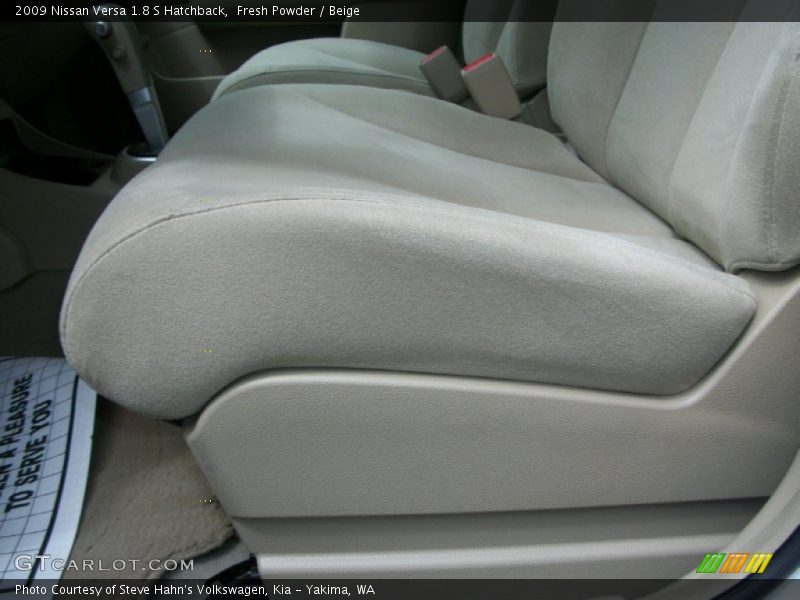 Fresh Powder / Beige 2009 Nissan Versa 1.8 S Hatchback