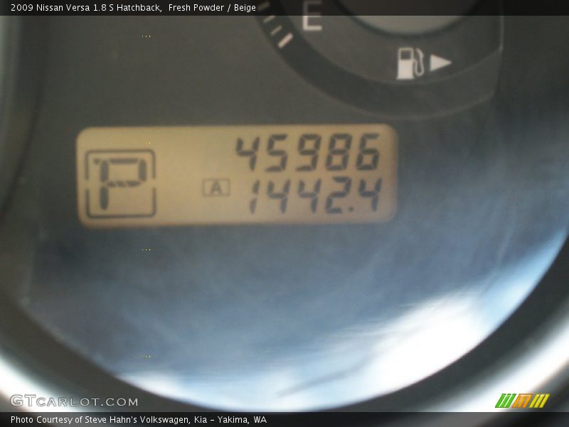 Fresh Powder / Beige 2009 Nissan Versa 1.8 S Hatchback