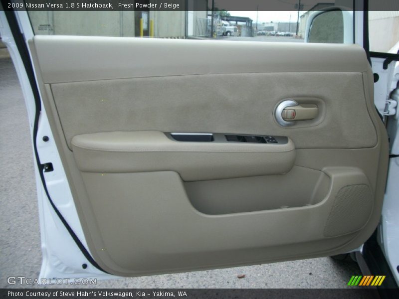 Fresh Powder / Beige 2009 Nissan Versa 1.8 S Hatchback