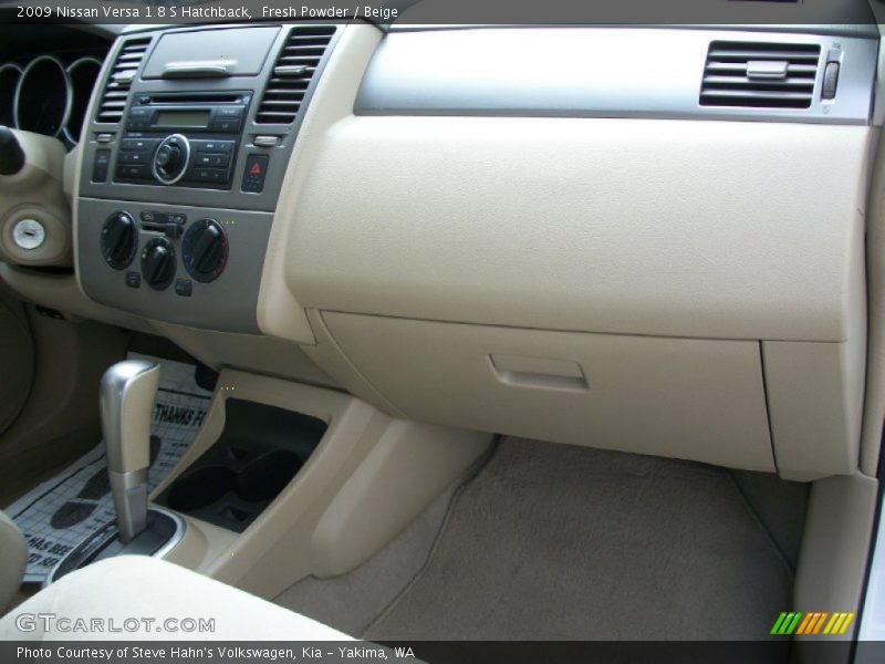 Fresh Powder / Beige 2009 Nissan Versa 1.8 S Hatchback