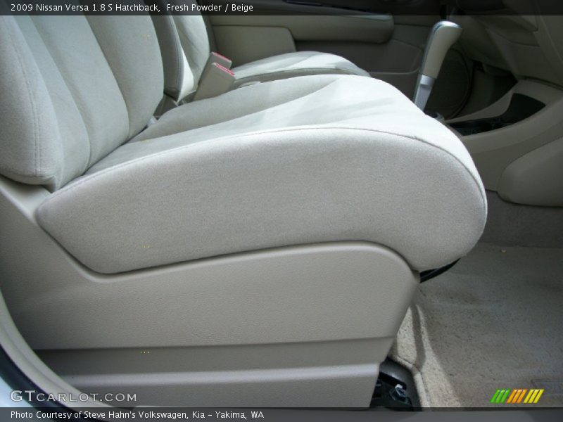 Fresh Powder / Beige 2009 Nissan Versa 1.8 S Hatchback