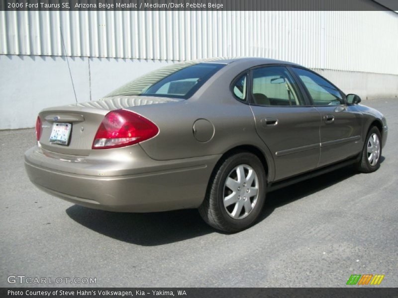 Arizona Beige Metallic / Medium/Dark Pebble Beige 2006 Ford Taurus SE