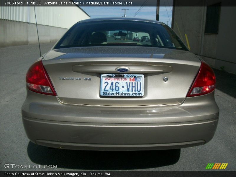 Arizona Beige Metallic / Medium/Dark Pebble Beige 2006 Ford Taurus SE