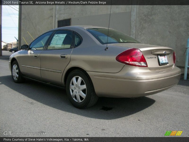 Arizona Beige Metallic / Medium/Dark Pebble Beige 2006 Ford Taurus SE