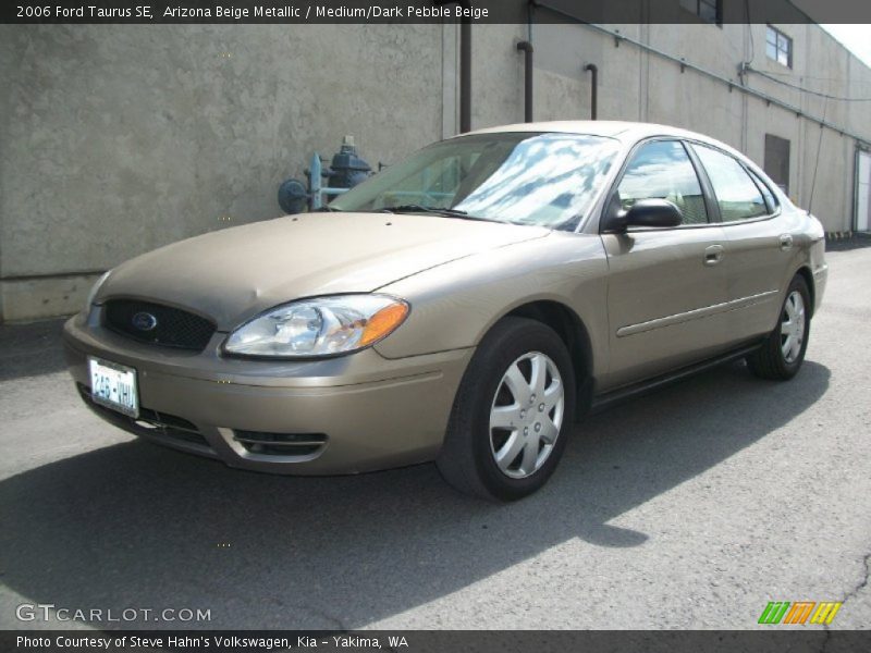 Arizona Beige Metallic / Medium/Dark Pebble Beige 2006 Ford Taurus SE