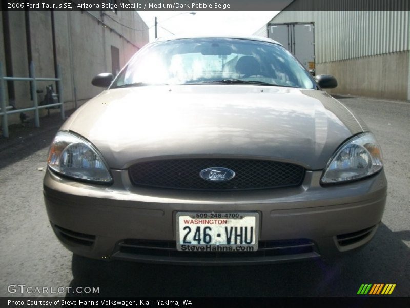 Arizona Beige Metallic / Medium/Dark Pebble Beige 2006 Ford Taurus SE