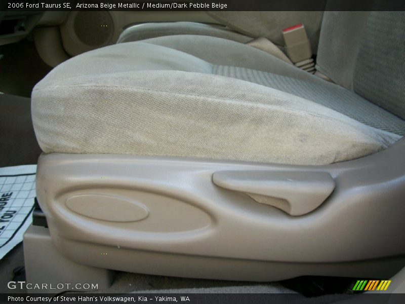 Arizona Beige Metallic / Medium/Dark Pebble Beige 2006 Ford Taurus SE
