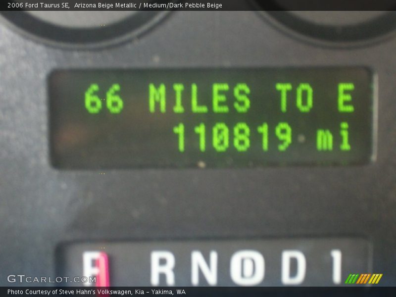 Arizona Beige Metallic / Medium/Dark Pebble Beige 2006 Ford Taurus SE