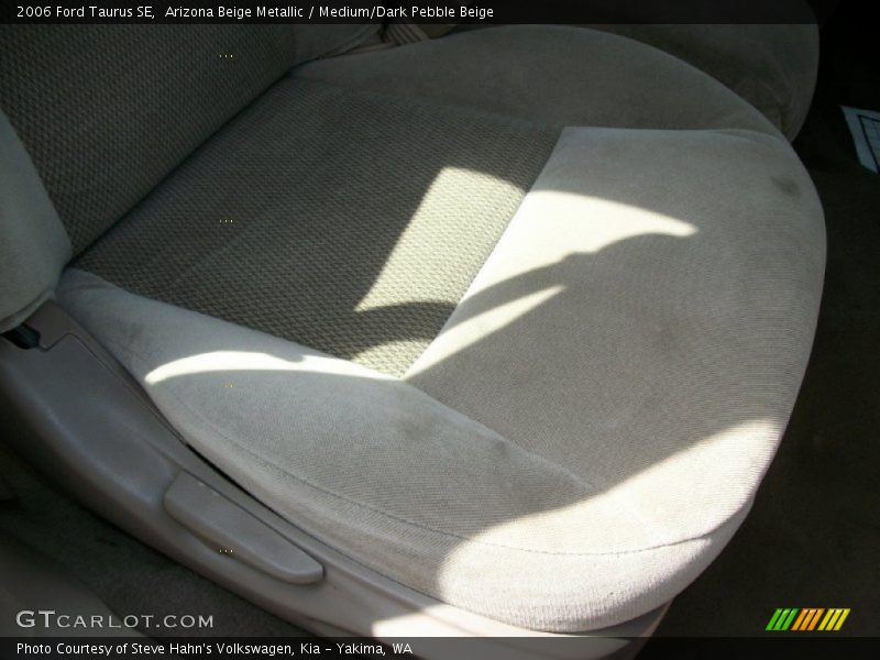 Arizona Beige Metallic / Medium/Dark Pebble Beige 2006 Ford Taurus SE