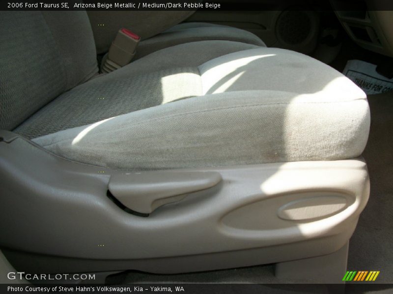 Arizona Beige Metallic / Medium/Dark Pebble Beige 2006 Ford Taurus SE