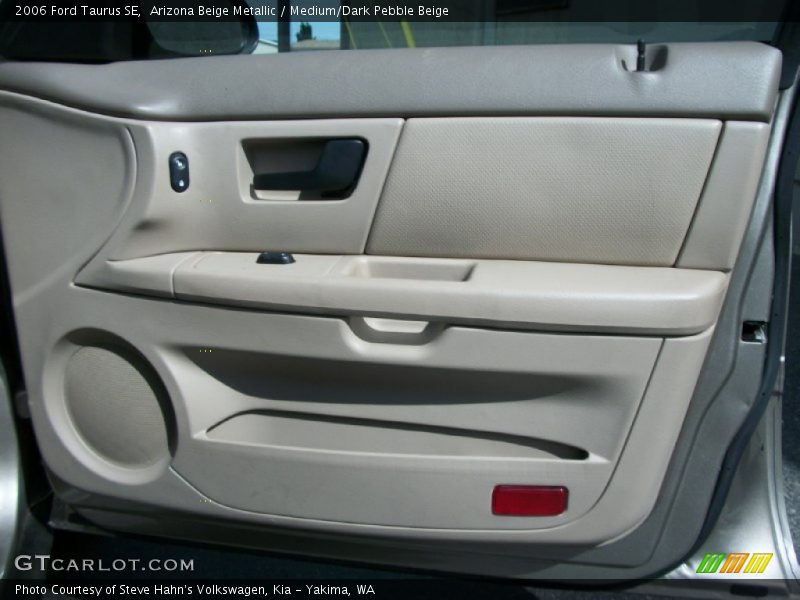 Arizona Beige Metallic / Medium/Dark Pebble Beige 2006 Ford Taurus SE